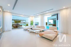 Stunning 5BR | Skyline Views | Fully Upgraded