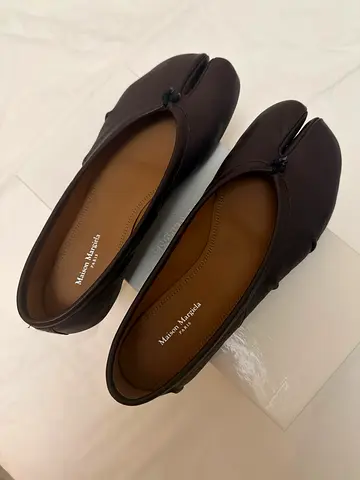 Maison Margiela Tabi Ballet Flats – Brown (Size 37)