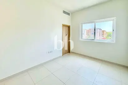 Single Row | Backing Park | Vacant July