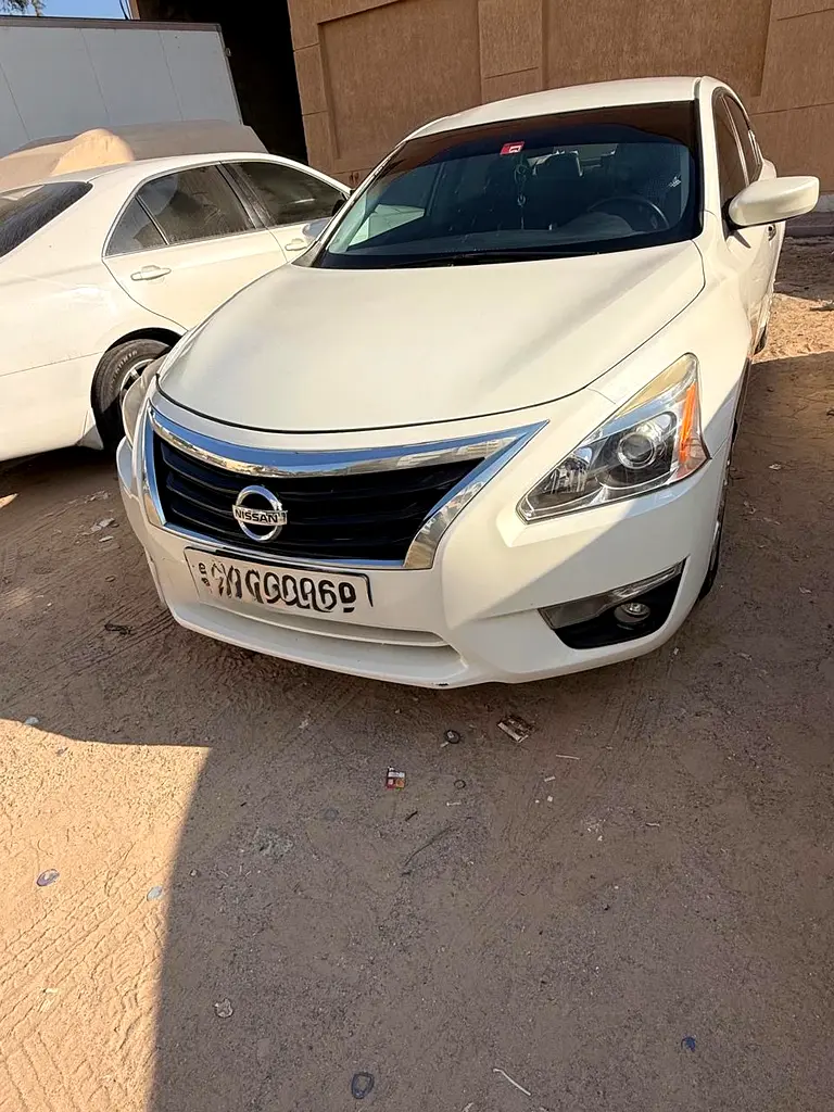 Nissan Altima 2013 — photo 1 of 16