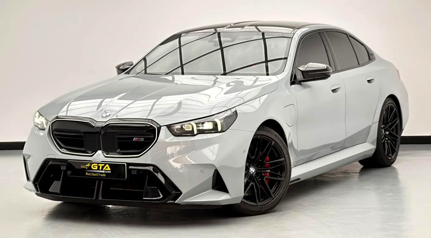 BMW M5 2026 — photo 1 of 16