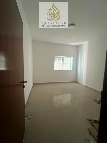 شقة غرفة وصالة للإيجار في الشارقة التعاون على مخرج دبي مباشرة بموقع استراتيجي مميز وسهولة تنقل مع تصميم عملي