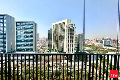 UNOBSTRUCTED PARK VIEW | OFFERING FLEXIBLE CHEQUES