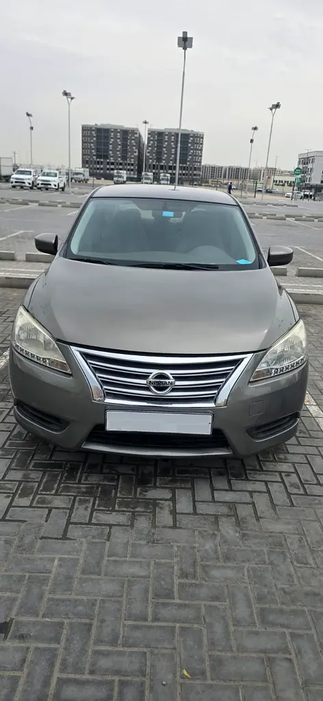 Nissan Sentra 2016 — photo 1 of 5