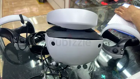 Wireless VR Headset with Motion Controllers (used) - Complete Set