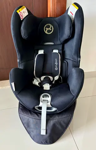 Cybex sirona 360 car seat Base included