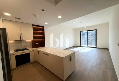 Spacious 2BR | Vacant | Town Square Living