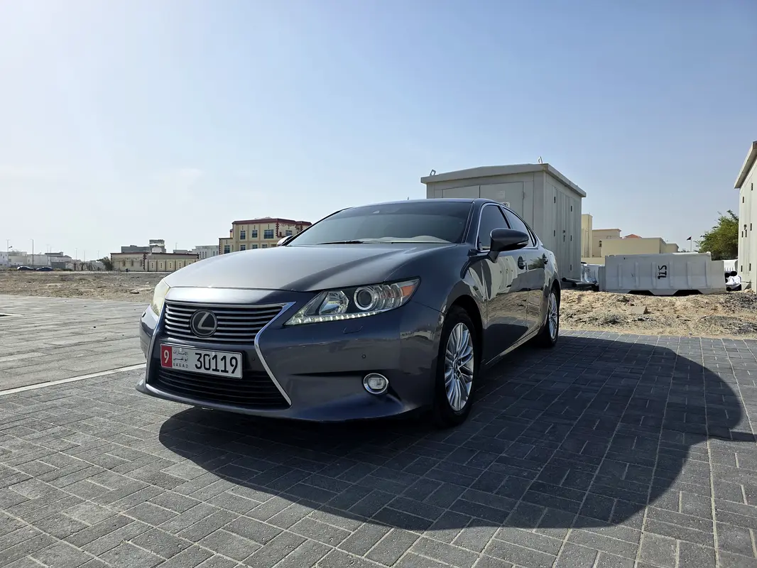 Lexus ES-Series 2014 — photo 1 of 9