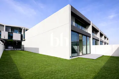 Corner unit | 3+maids | Single Row | G+1