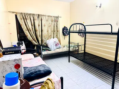 Bed Space available in karama for ladies