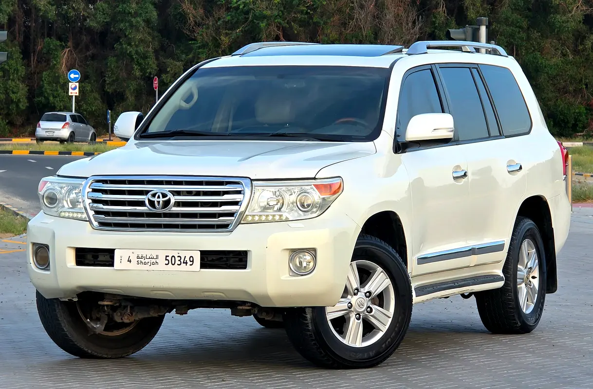 Toyota Land Cruiser 2015 — photo 1 of 12