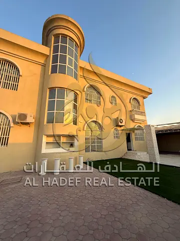 فيلا دورين مع مجلس وجلسة خارجية — مواقف مغطاة — 5 غرف نوم في منطقة واسط القوز