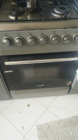 Used freestanding gas stove with oven - good working condition