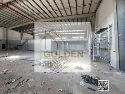 مستودع صناعي مستقل للايجار السنوي بأم القيوين | كهرباء 200كيلوواط | مجهز بمكاتب ومعرض صغير