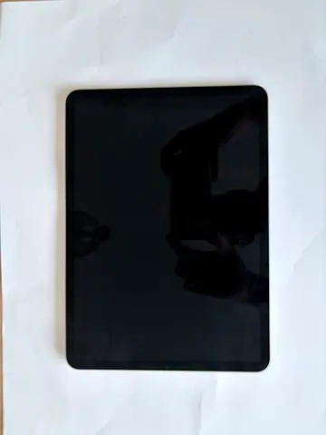 Apple iPad Pro - 256 GM with Smart Cover and Apple Pencil (Almost Unused Condition)