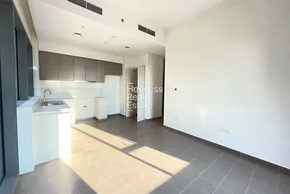 Vacant | Low-floor | Spacious | Corner Layout