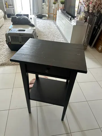 Side bed table