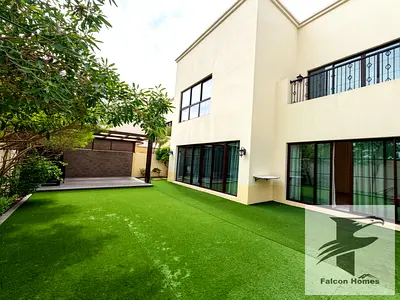 فيلا واسعة مكونة من 4 غرف نوم مع حديقة كبيرة