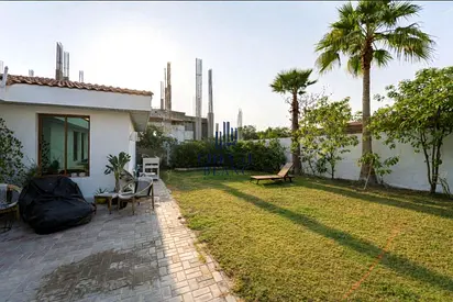 Prime Commercial Villa Opportunity | Beachside Exposure | High Visibility Location