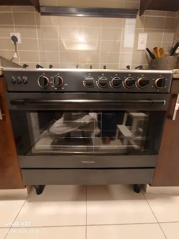 Toshiba 5 burners full gas cooking range latest version 90cm condition