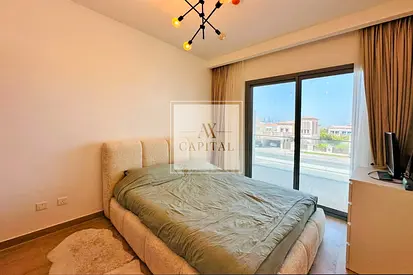 Spacious 1BR+Study Apartment in Bali | JVT