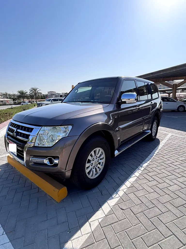 Mitsubishi Pajero 2015 — photo 1 of 12