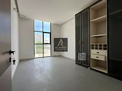 First occupant - Second row on the Corniche - Close to all services - Built-in wardrobes