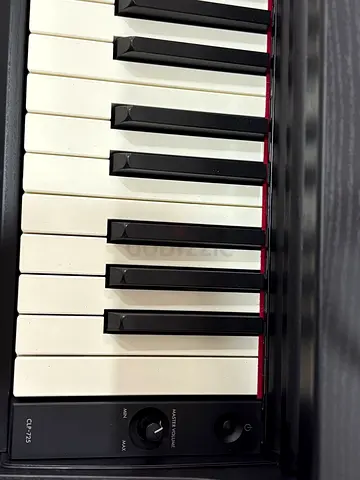 Yamaha CLP-725WH Clavinova Digital Piano for Sale