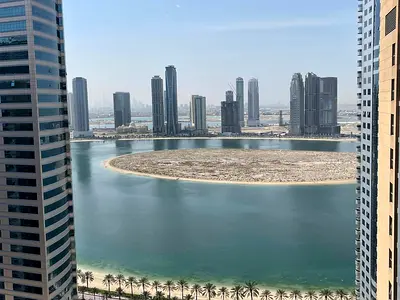 تاني ساكن شقة  3 غرف وصالة بلكونة اطلالة بحرية جميع الغرف ماستر مع جيم ومسبح وباركن مجاناً  تشطيب راقي موقع مميز سهل المخرج علي دبي