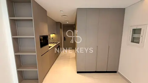SPACIOUS STUDIO | BALCONY | COMMUNITY VIEW | PRIME LOCATION