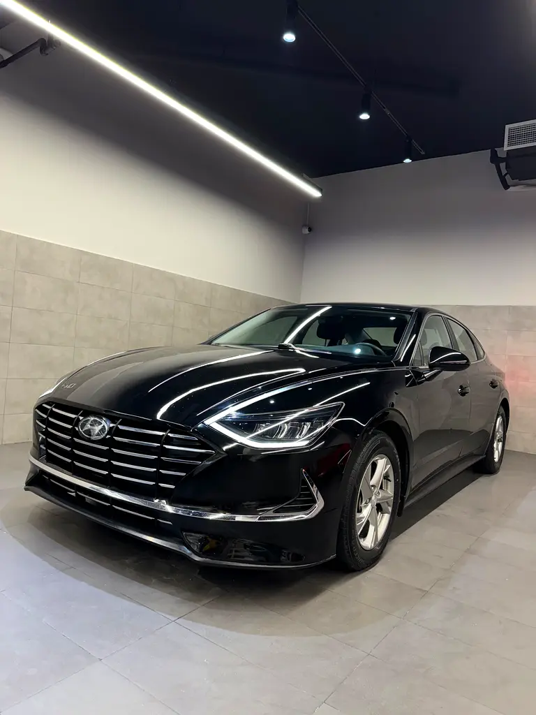 Hyundai Sonata 2022 — photo 1 of 8