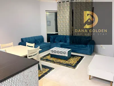 مرحبا بكم في دانة الذهبية هودي هومز العقارية ذ.م.م تفاصيل الدفع : 3800   تفاصيل الشقة غرفه وصاله  المطبخ مجهز بالكامل بخزائن سوبر ماركت خروج سهل لدبي