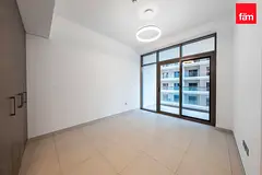 Spacious Bedroom With Balcony Acces|Prime Location