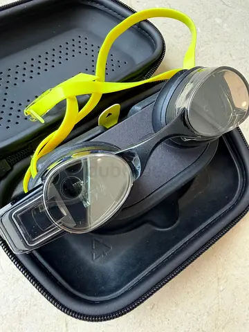 FORM Smart Swim 2 Goggles – Heads-Up Display – Like New