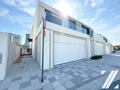 Spacious Modern | Single Row | Multiple Cheques