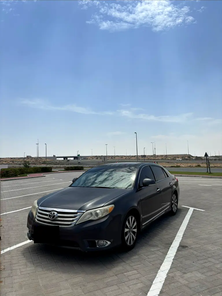 Toyota Avalon 2011 — photo 1 of 16
