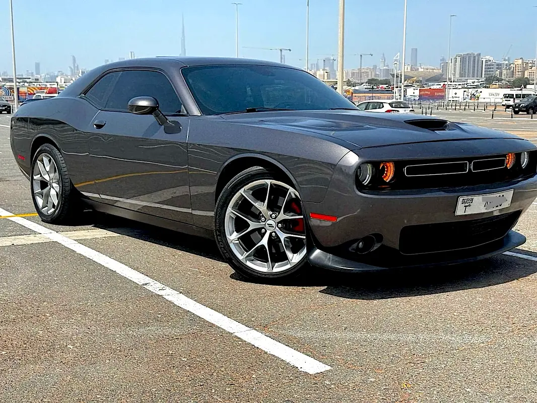 Dodge Challenger 2022 — photo 1 of 14