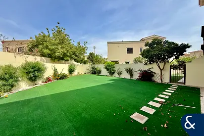Large Corner Unit | Close to Pool | Vacant