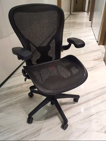 Herman Miller Highly Recommend Aeron Classic Office Chair fully loaded