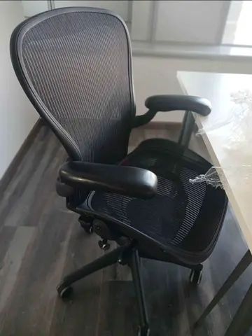 Herman Miller brand chair Aeron Classic for Office used fully loaded