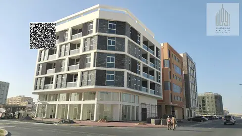 فرصة استثمارية ذهبية في الجرف الصناعية 3 – عجمان عمارة جديدة بالكامل للبيع في موقع استراتيجي مميز بمنطقة الجرف الصناعية 3 تقع على زاوية شارعين، مما يم