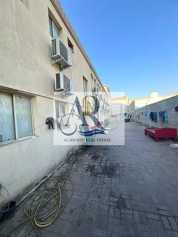 For Rent – ​​87 Rooms in 3 Blocks in Al Jurf Industrial Area, Ajman We have 87 rooms available for rent, distributed across 3 blocks. Each block cons