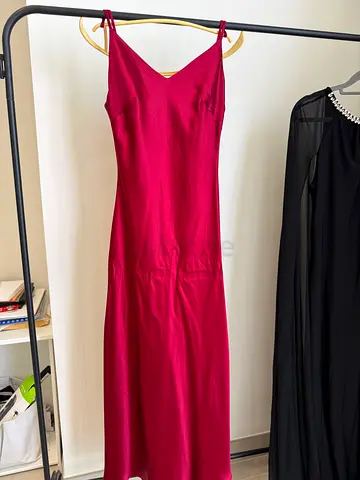 Classy Maroon sleeveless V-neck maxi dress — size unknown, gently used