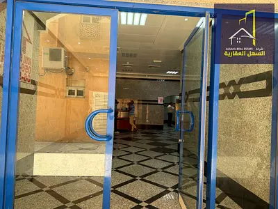 للبيع بنايه سكني في منطقه المجره حي الشرق علي شارع قار