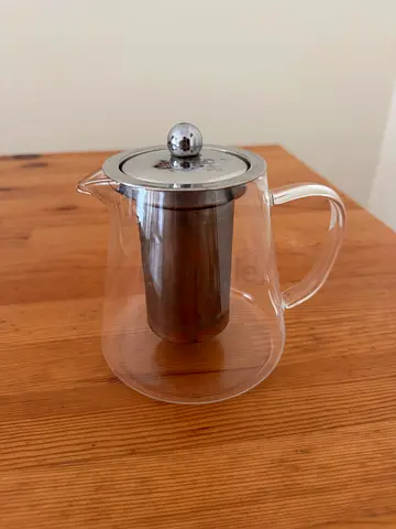 Glass teapot with infuser