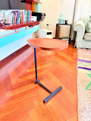 Compact C-shaped Side Table with Wood Top and Black Metal Base