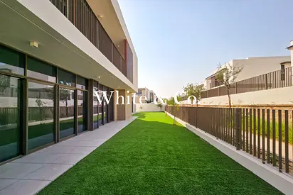 Close To Park | Green Backing | Private