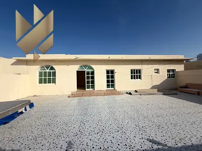 بيت عربي واسع في الجزات 5 غرف ماستر مع مجلس وحوش كبير بسعر مميز مناسب للعائلات