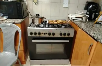 Gas Cooker with Oven - 4 Burner, Used