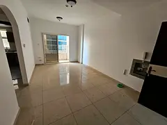 Apartment with balcony and free parking in a prime location in Al Taawun